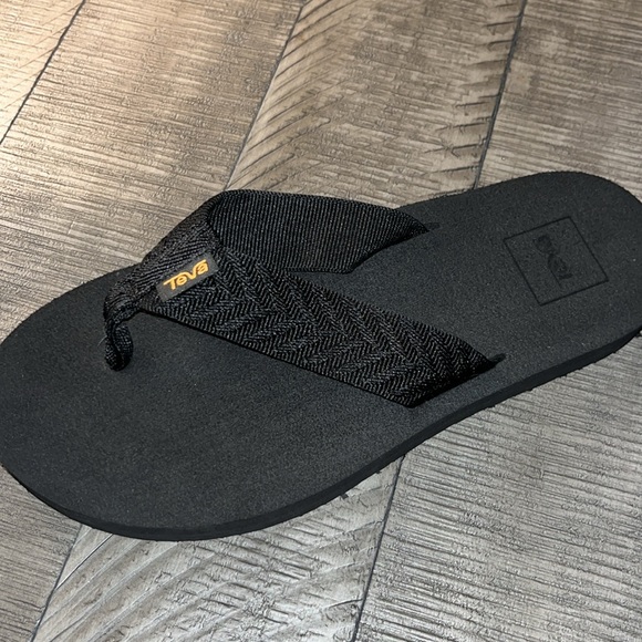 Womens black Teva flip flops - Picture 3 of 6